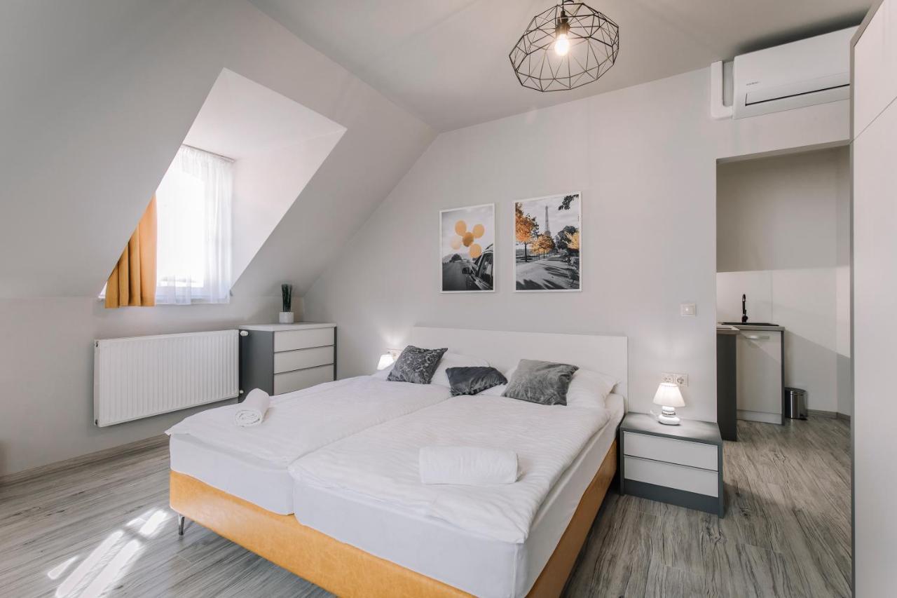 Soho Apartmanhaz เยอร์ ภายนอก รูปภาพ