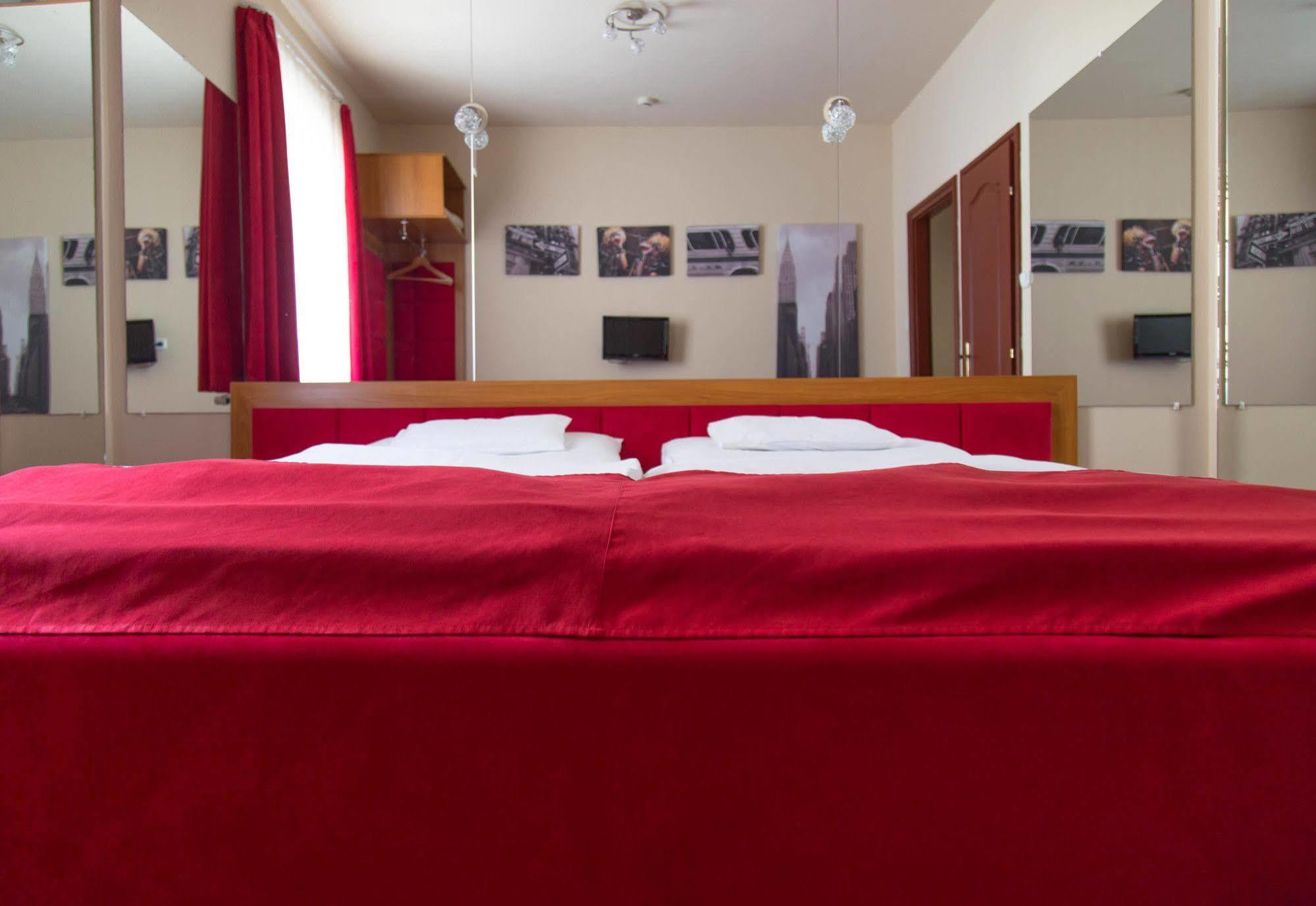 Soho Apartmanhaz เยอร์ ภายนอก รูปภาพ